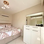 Sa Apartments! Beachfront Apartments In Oba Апартаменты