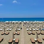 아파트 Sa Apartments! Beachfront With Sea View & Pool *