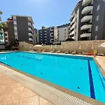아파트 Sa Apartments! Beachfront With Sea View & Pool *