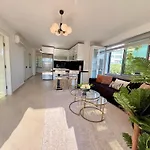 아파트 Sa Apartments! Beachfront With Sea View & Pool 알란야