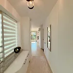 Sa Apartments! Beachfront With Sea View & Pool Apartmán