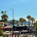 Apartamento Sa Apartments! Beachfront With Sea View & Pool