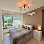 Διαμέρισμα Sa Apartments! Beachfront With Sea View & Pool