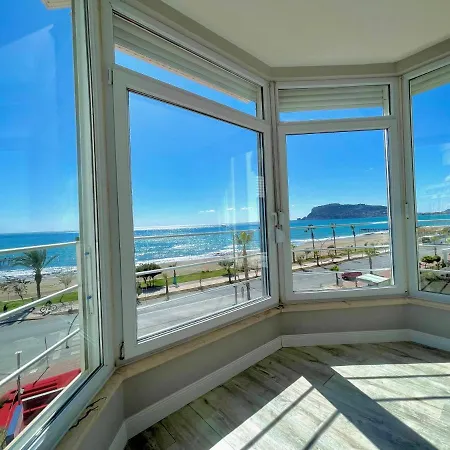 Sa Apartments! Beachfront With Sea View & Pool Apartamento