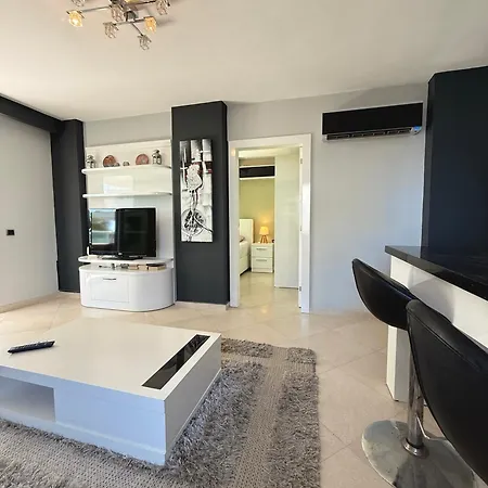 Daire Sa Apartments! Beachfront With Sea View & Pool *