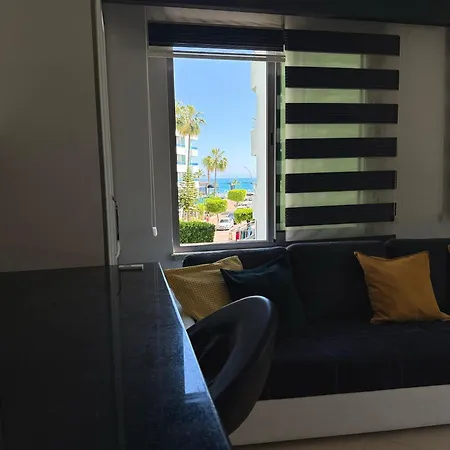 شقة Sa Apartments! Beachfront With Sea View & Pool *