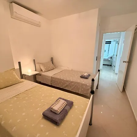 Sa Apartments! Beachfront With Sea View & Pool شقة *