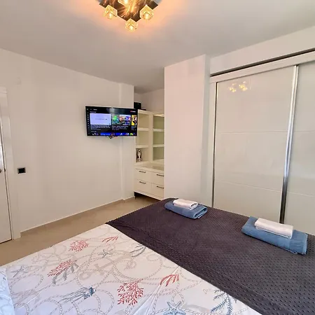 Sa Apartments! Beachfront With Sea View & Pool شقة