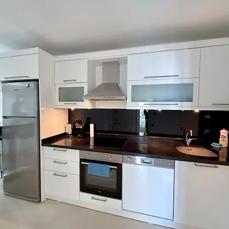 アパート Sa Apartments! Beachfront With Sea View & Pool