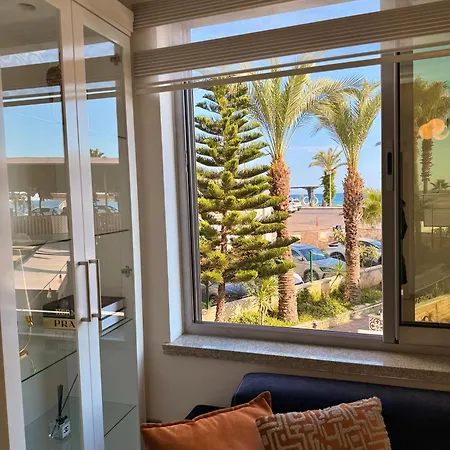 アパート Sa Apartments! Beachfront With Sea View & Pool