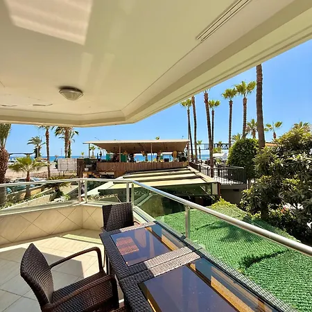 Sa Apartments! Beachfront With Sea View & Pool アランヤ