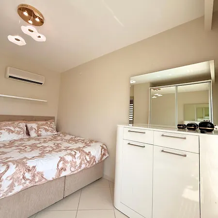 Sa Apartments! Beachfront In Oba شقة