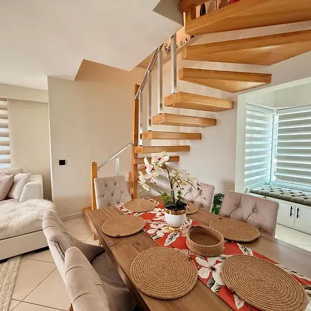 Sa Apartments! Beachfront With Sea View & Pool ألانيا