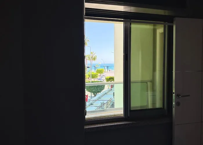 Sa Apartments! Beachfront With Sea View & Pool 公寓 阿拉尼亚