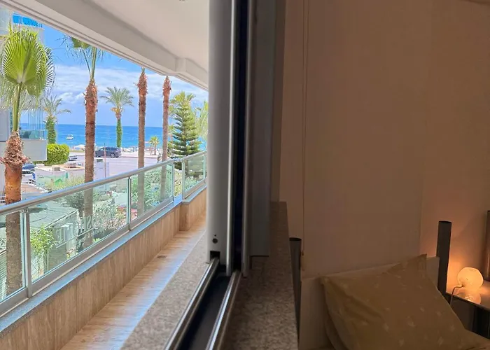 شقة Sa Apartments! Beachfront With Sea View & Pool *