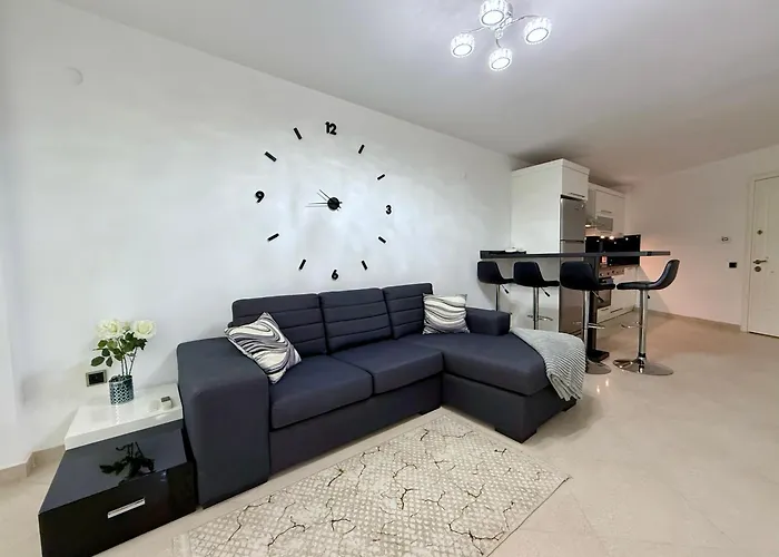 Sa Apartments! Beachfront With Sea View & Pool شقة *