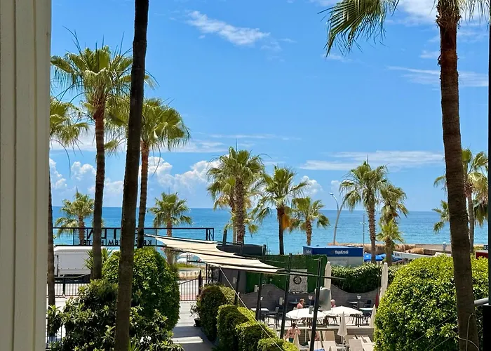 Sa Apartments! Beachfront With Sea View & Pool 公寓