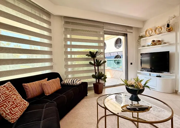 Sa Apartments! Beachfront With Sea View & Pool ألانيا