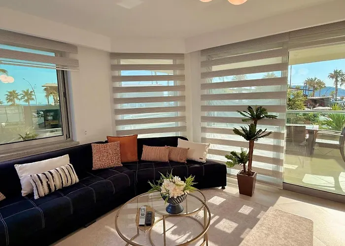 Sa Apartments! Beachfront With Sea View & Pool 公寓 *