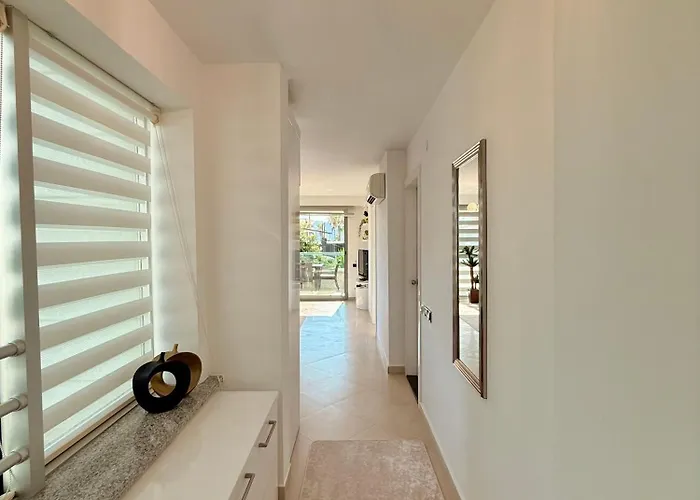 Sa Apartments! Beachfront With Sea View & Pool 公寓