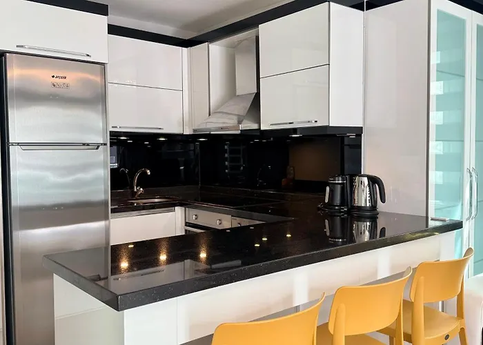 شقة Sa Apartments! Beachfront With Sea View & Pool *