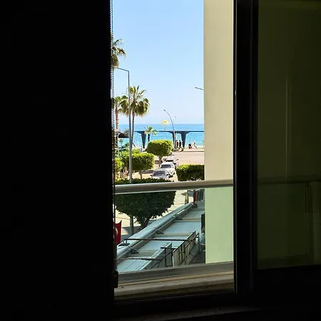 Sa Apartments! Beachfront With Sea View & Pool * 阿拉尼亚