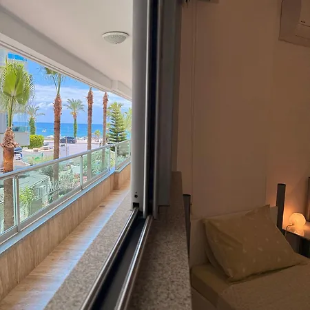 公寓 Sa Apartments! Beachfront With Sea View & Pool *