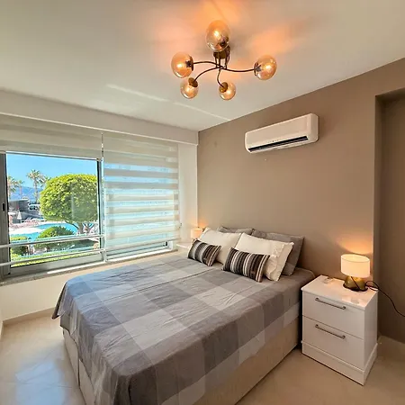 Sa Apartments! Beachfront With Sea View & Pool 公寓